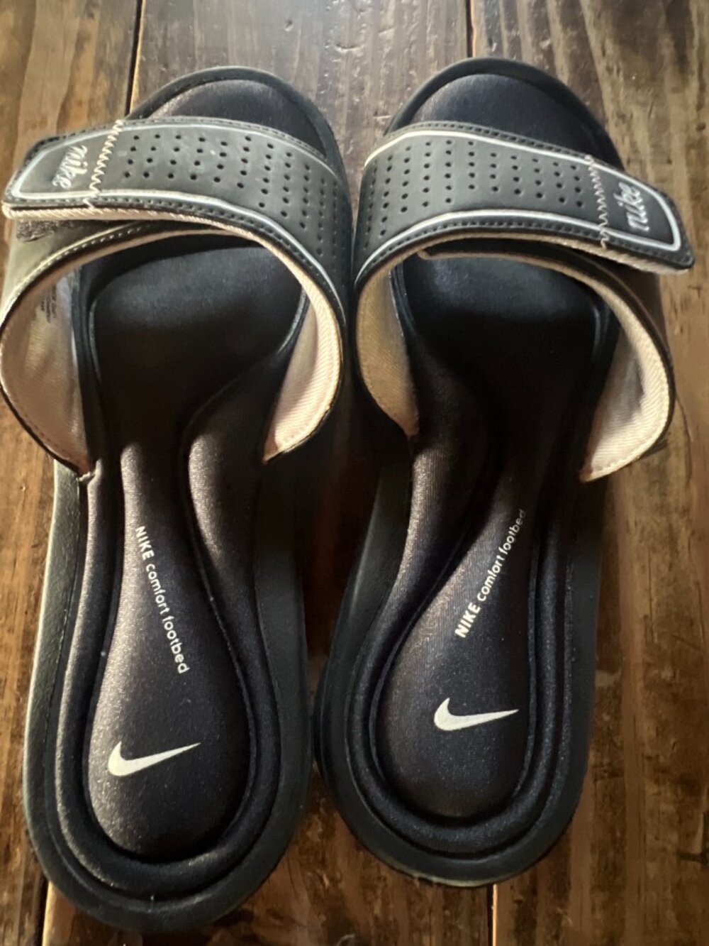 Women's size 7 Nike Slides - Picture 3 of 5